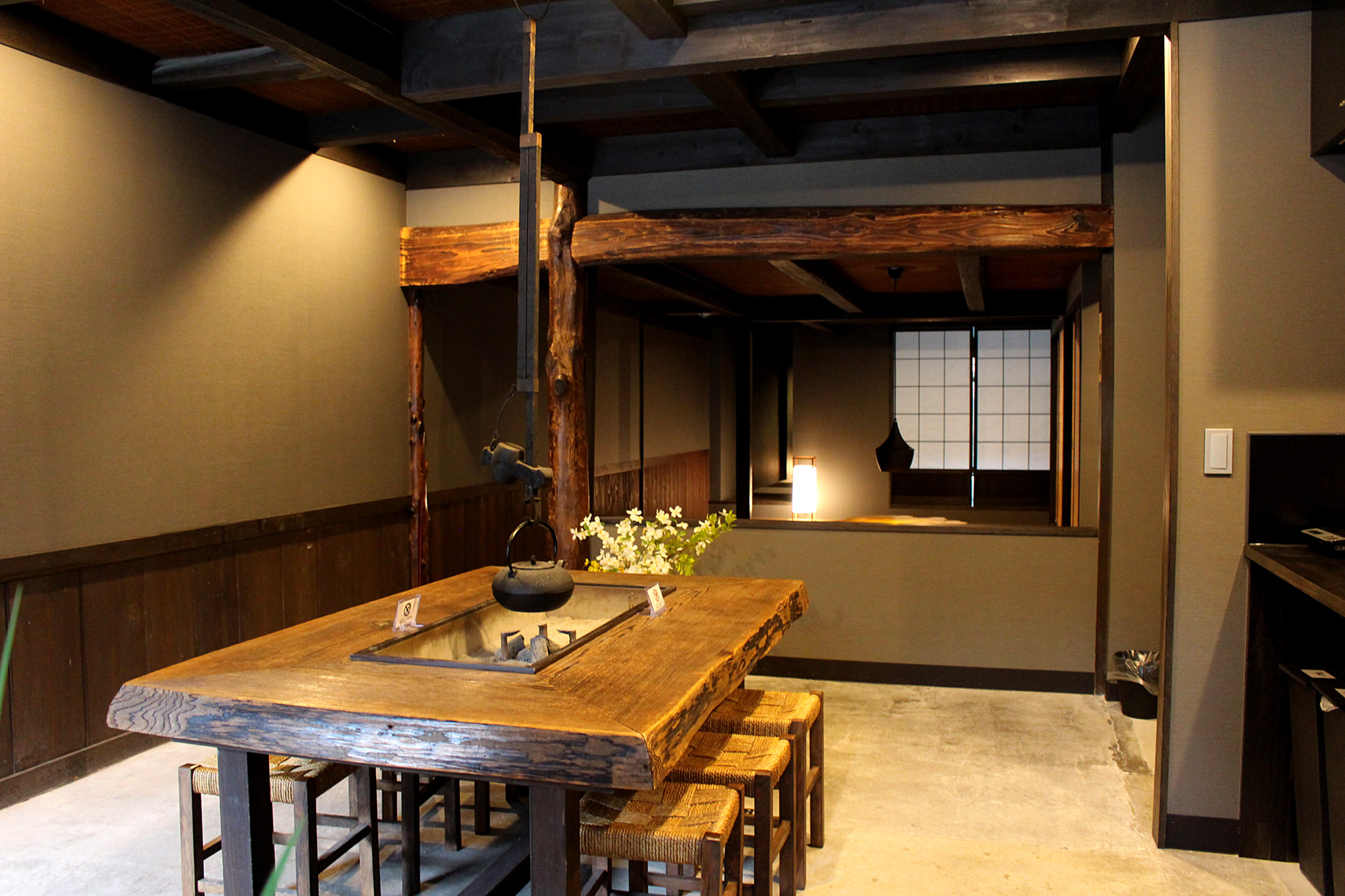 飛騨高山の古民家宿　一棟貸切～紀文の庭 Kibun-no-niwa　土間
