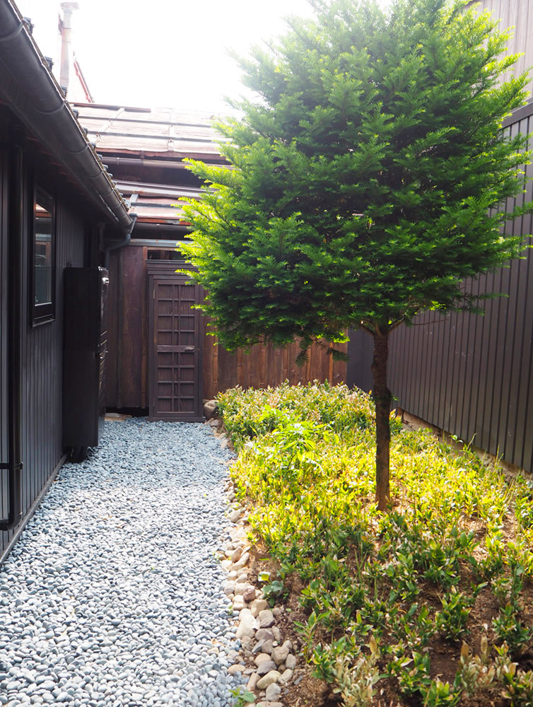 飛騨高山の古民家宿　一棟貸切～紀文の庭 Kibun-no-niwa garden‐中庭