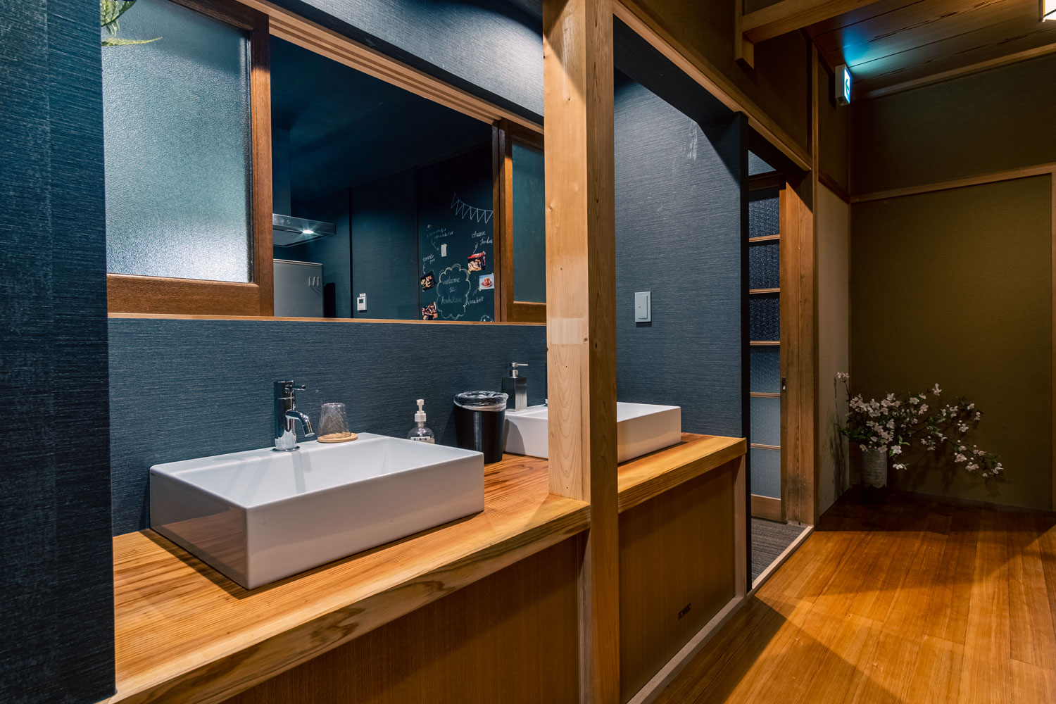 神河町の一棟貸切宿～星と風の庭 Starwind Bathroom‐洗面・浴室