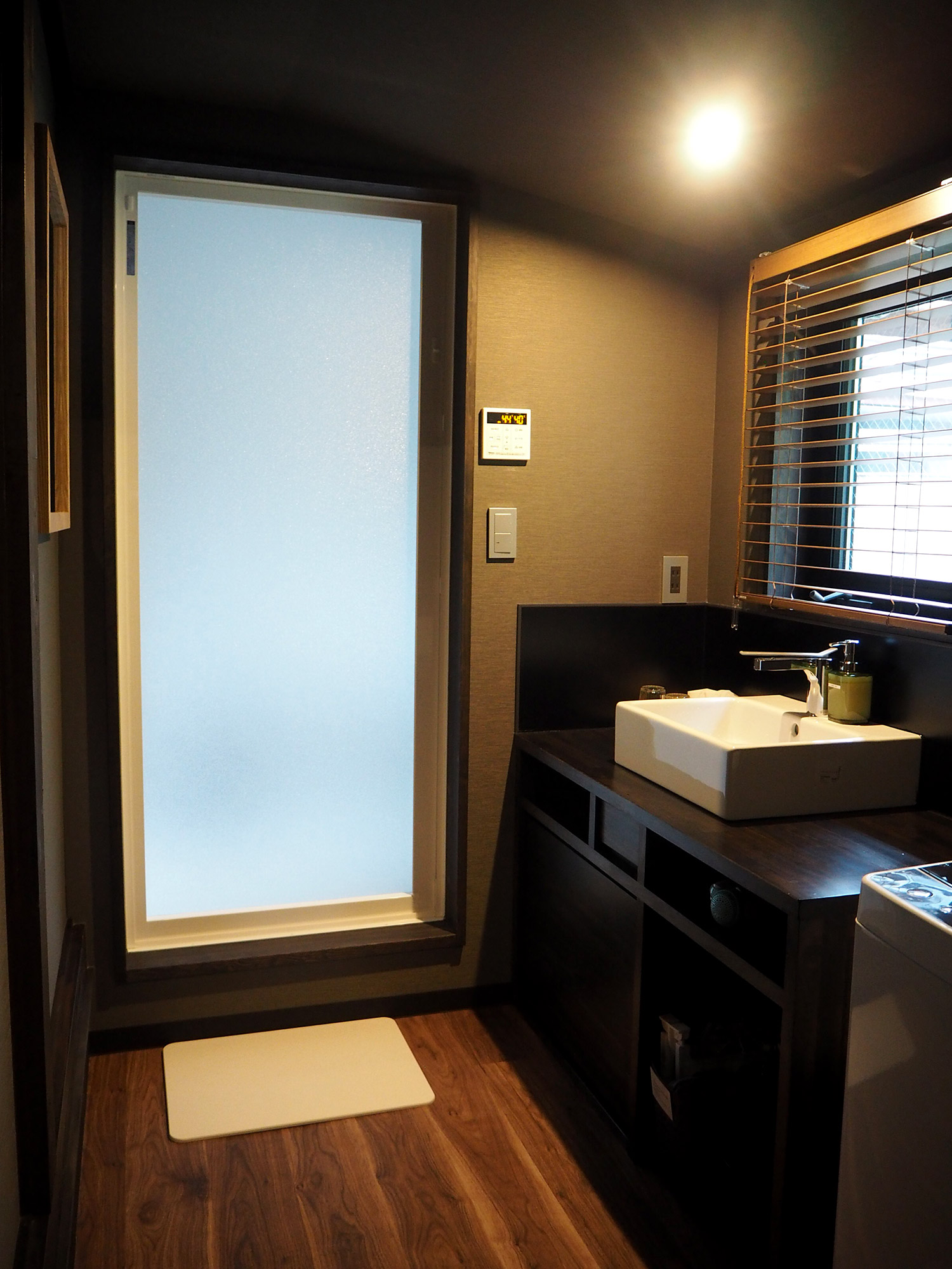 飛騨高山の古民家宿　一棟貸切～紀文の庭 Kibun-no-niwa bathroom‐浴室・洗面