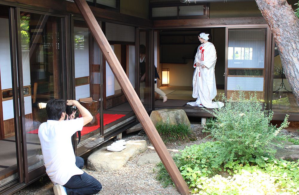 飛騨高山　草の庭　和装着物・白無垢　前撮りプラン 高山の古民家で、日本の伝統的な花嫁体験 kusanoniwa
