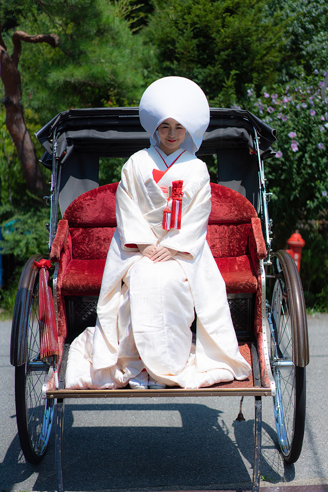 飛騨高山　草の庭　和装着物・白無垢　前撮りプラン 高山の古民家で、日本の伝統的な花嫁体験 kusanoniwa　人力車に乗る