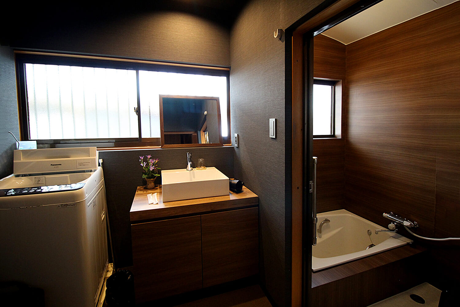 神河町の一棟貸切宿～星と風の庭 Starwind Bathroom‐洗面・浴室