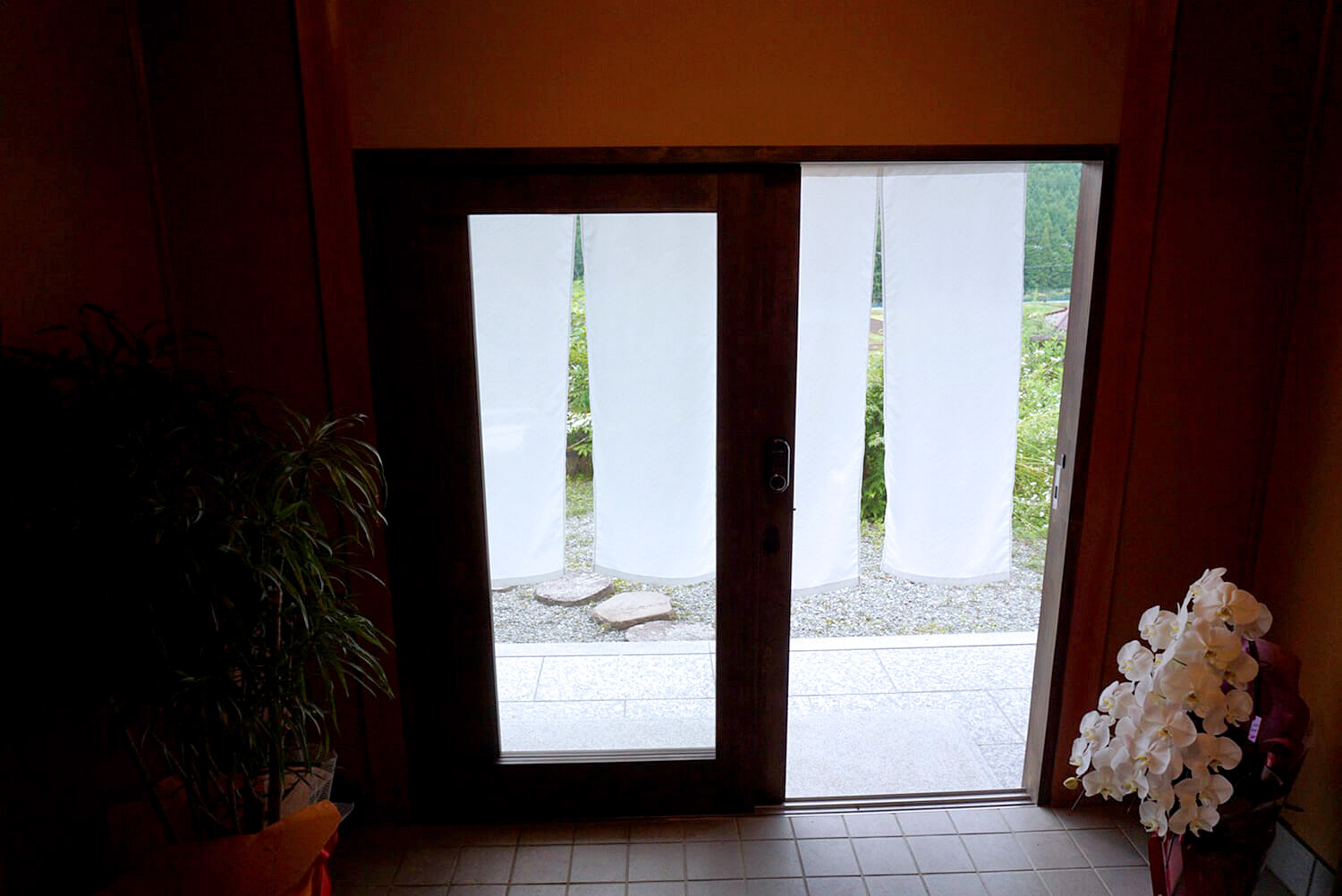 神河町の一棟貸切宿～星と風の庭 Starwind Entrance‐玄関